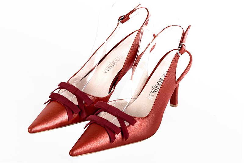 Cardinal red women's open back shoes, with a knot. Pointed toe. High slim heel. Front view - Florence KOOIJMAN